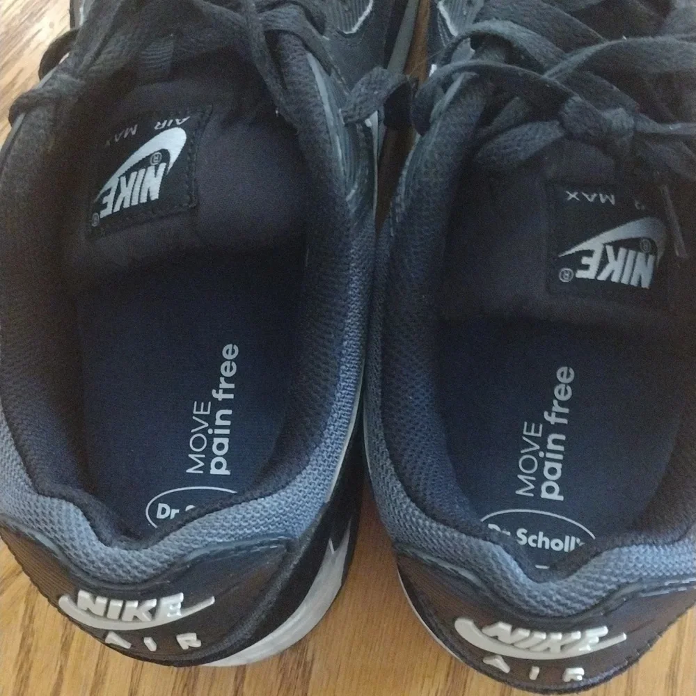 Shoes - Picture 3 of 4